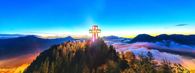 Get my Trip Tirol Reisetipps - Aussichtsplattform mit Weitblick - Eine einmalige Location, das Jakobskreuz für Freigeister, Genießer, Pilger, Kraftsuchende im PillerseeTal. Oben am 30 Meter hohen Jakobskreuz auf der Buchensteinwand ist man dem Himmel näher. Das im Jahr 2014 erbaute Kreuz bei Fieberbrunn im Bezirk Kitzbühel, ist auch mit einem Sessellift erreichbar. Das Jakobskreuz ist ein Aussichtsturm und zugleich ein begehbares Gipfelkreuz auf der Buchensteinwand, einem markanten Berg bei Fieberbrunn im Bezirk Kitzbühel im österreichischen Bundesland Tirol. Der 29,7 m hohe Turm hat die Form eines aufrecht stehenden Doppelkreuzes und wurde im Jahr 2014 von der Bergbahn Pillersee errichtet.