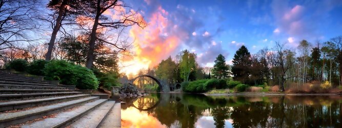 Get my Trip Tirol Reisetipps - Teufelsbrücke wird die Rakotzbrücke in Kromlau, Deutschland, genannt. Ein mystischer, idyllischer wunderschöner Ort; eine wahre Augenweide, wenn sich der Brücken Rundbogen im See spiegelt und zum Kreis vervollständigt. Ein märchenhafter Besuch, im blühenden Azaleen & Rhododendron Park. Der Azaleen- und Rhododendronpark Kromlau ist ein ca. 200 ha großer Landschaftspark im Ortsteil Kromlau der Gemeinde Gablenz im Landkreis Görlitz. Er gilt als die größte Rhododendren-Freilandanlage als Landschaftspark in Deutschland und ist bei freiem Eintritt immer geöffnet. Im Jahr 1842 erwarb der Großgrundbesitzer Friedrich Hermann Rötschke, ein Zeitgenosse des Landschaftsgestalters Hermann Ludwig Heinrich Fürst von Pückler-Muskau, das Gut Kromlau.