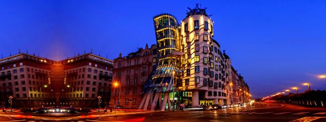 Get my Trip Tirol Reisetipps - Das tanzende Haus ist ein Bürogebäudes in der tschechischen Hauptstadt Prag. Beliebte Aussichtsplattform mit schöner Architektur in Prag. Das „Tanzende Haus“ in Prag, das charismatische Bürogebäude mit dem Namen Ginger & Fred in Tschechien bezaubert mit mutiger Architektur. Geschwungen, dynamisch, strahlt es eine charmante Ungezwungenheit und Fröhlichkeit aus. Oben in der Glas-Bar genießt man den herrlichen Rundblick. Wie eine Tänzerin im Kleid, die sich an einen Herrn mit Hut schmiegt: Und doch ist es ein Haus. Das Tanzhaus ist eines der neuen Denkmäler der Stadt.